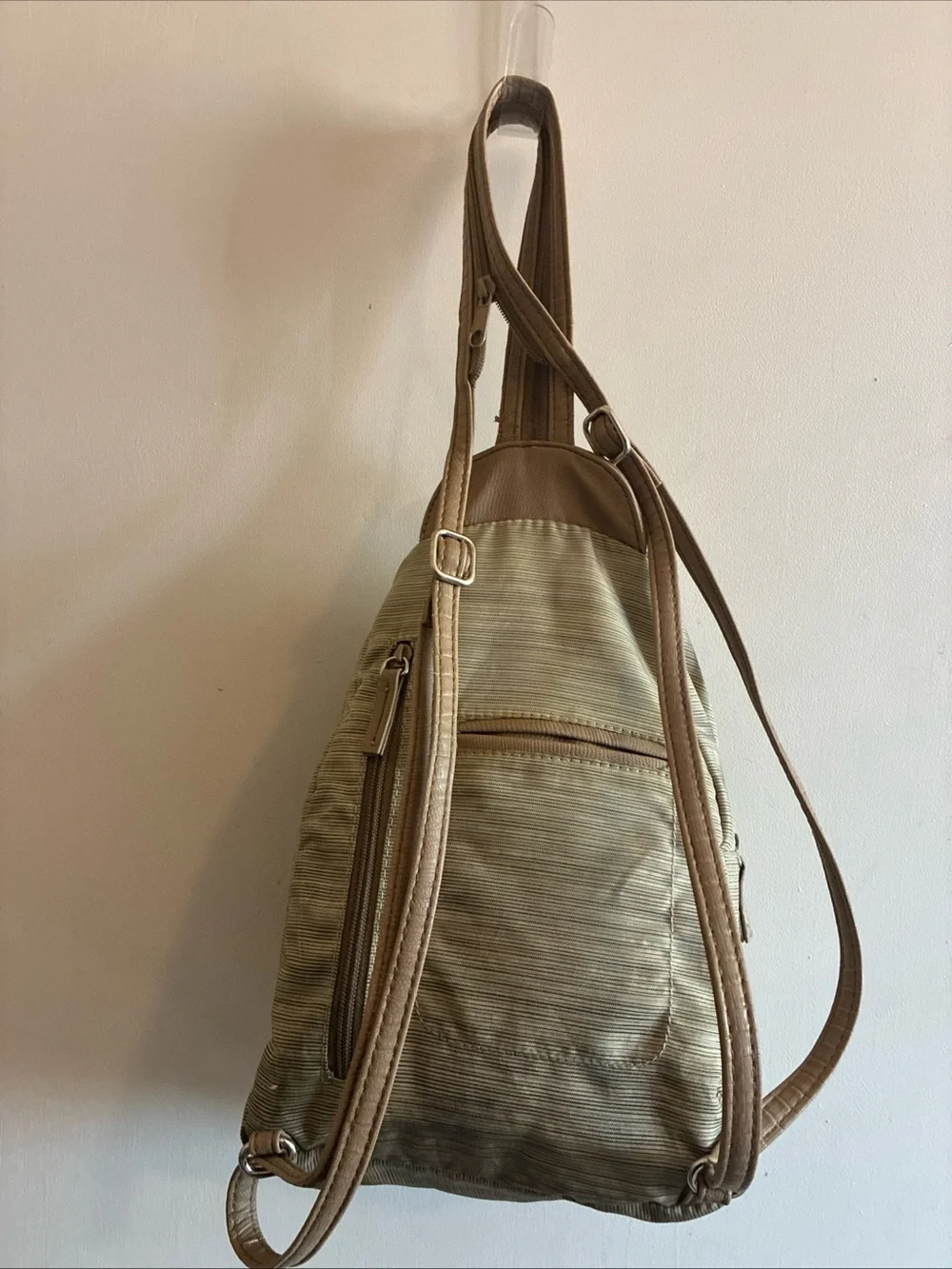MultiSac-Taupe Bag Backpack Adjustable Straps Multi Pockets Zipper Pockets EUC